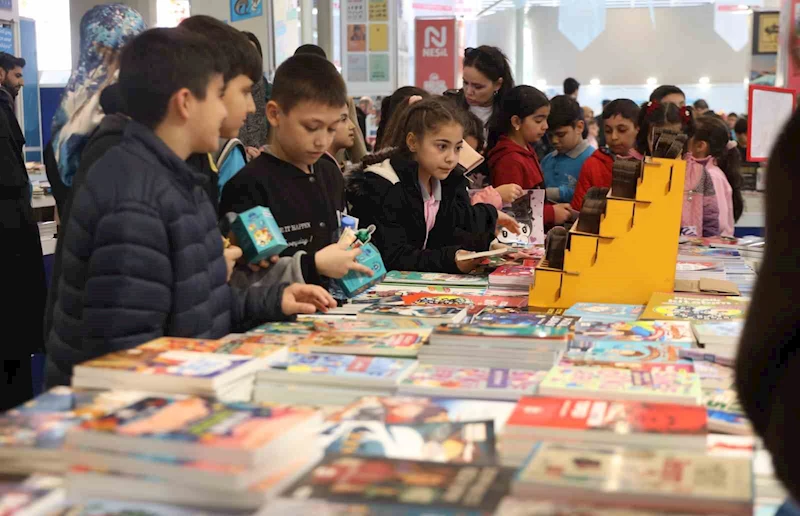 Darıca Kitap Fuarı 4. kez kitapseverlerle buluştu
