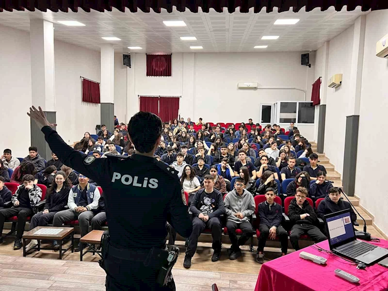Salihli polisi, liseli gençlere polisliği anlattı
