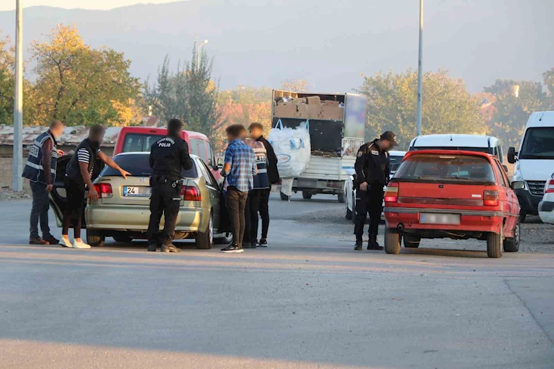 Erzincan’da aranması bulunan 25 şahıs yakalandı
