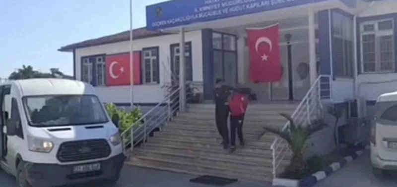 Otomobile 8 göçmen sığdıran şahıs tutuklandı
