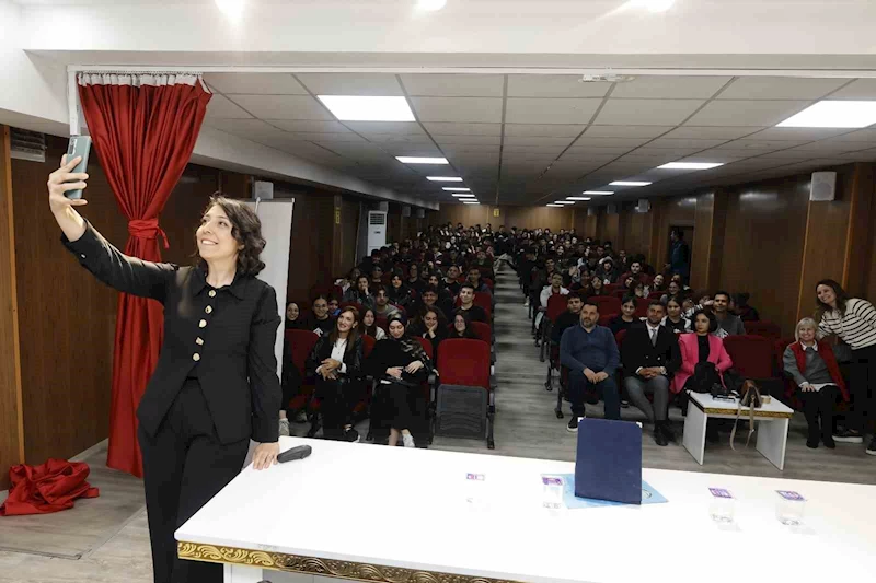 GİBTÜ bilim söyleşileri başladı: Bilim toplumla buluşuyor

