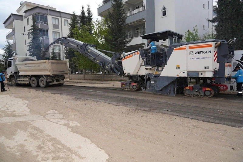 Alitaşı Mahallesinde asfalt serimi başladı
