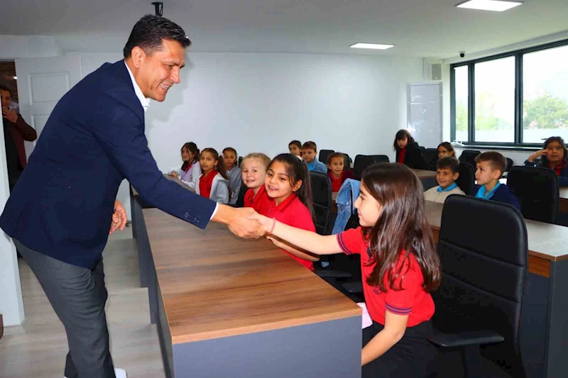 Öğrenciler meclis üyesi oldu, yüzme kursu ücretsiz oldu
