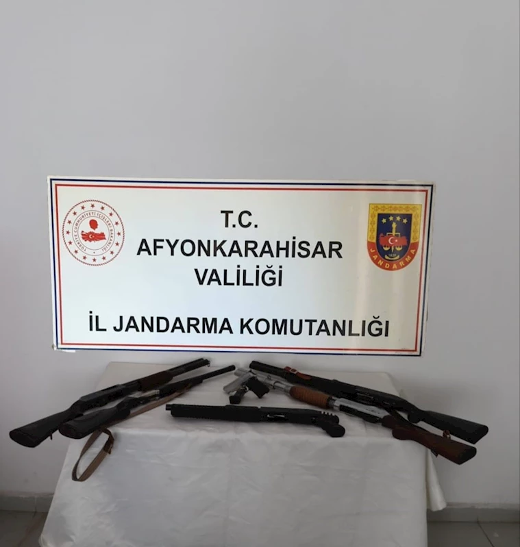 Afyonkarahisar’da ruhsatsız silah operasyonu: 9 gözaltı
