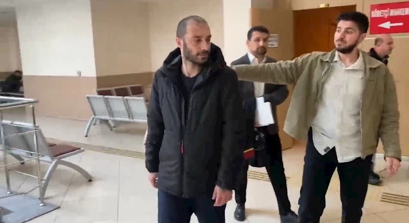 - Babasına şiddet uyguladığı anları sosyal medyadan paylaşan rapçi ‘Sansar Salvo’ tutuklandı
