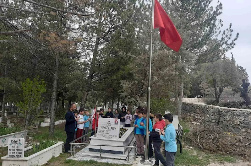 Hisarcık’ta minik öğrenciler şehitleri unutmadı
