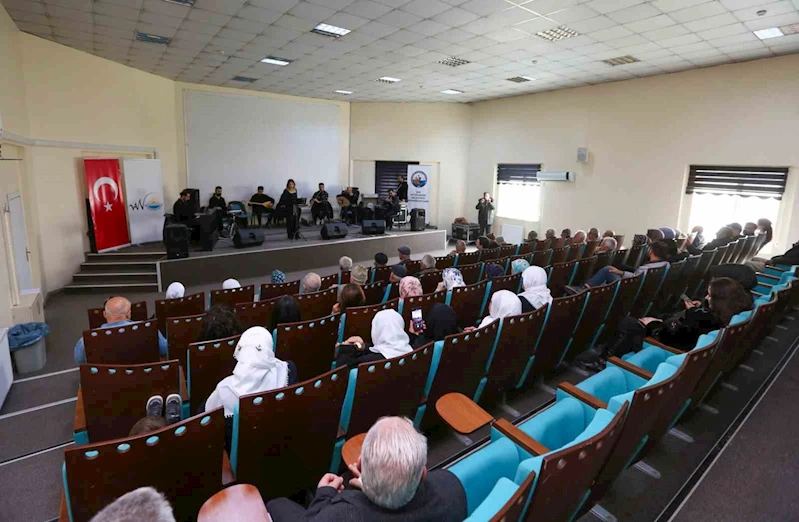 Van Büyükşehir Belediyesi yaşlılara özel konser düzenledi
