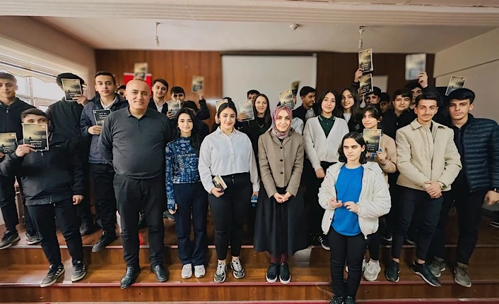 Yazar Sibel Oğuz, Yüksekovalı öğrencilerle buluştu

