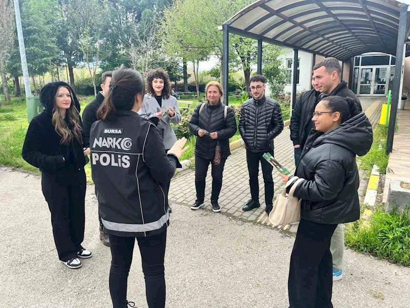 Bursa Narkotik polisi 4 günde 4 bin genci uyardı
