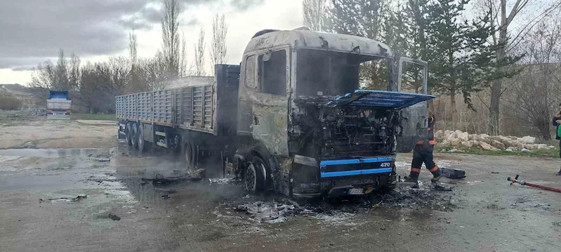 Ekmek kapısı alev alev yandı, sürücünün feryadı yürekleri sızlattı
