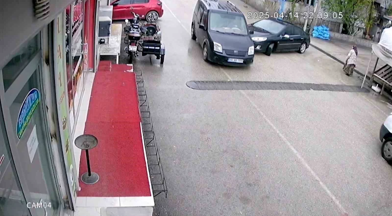 Eruh’ta maddi hasarlı kaza güvenlik kamerasına yansıdı
