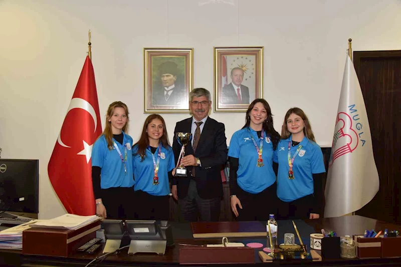 Rektör Kaçar, Türkiye şampiyonu okçuları makamında ağırladı
