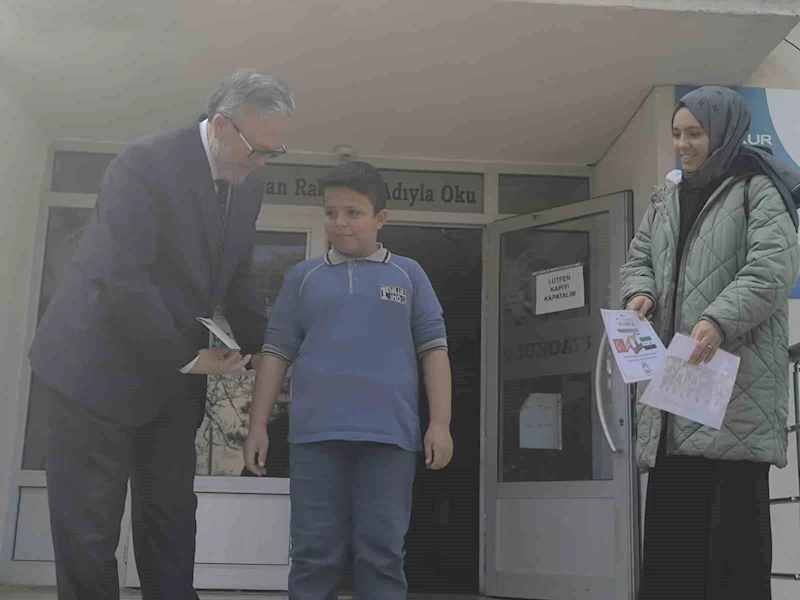 Gediz’de öğrencilerden Suriyeli arkadaşlarına duygusal veda
