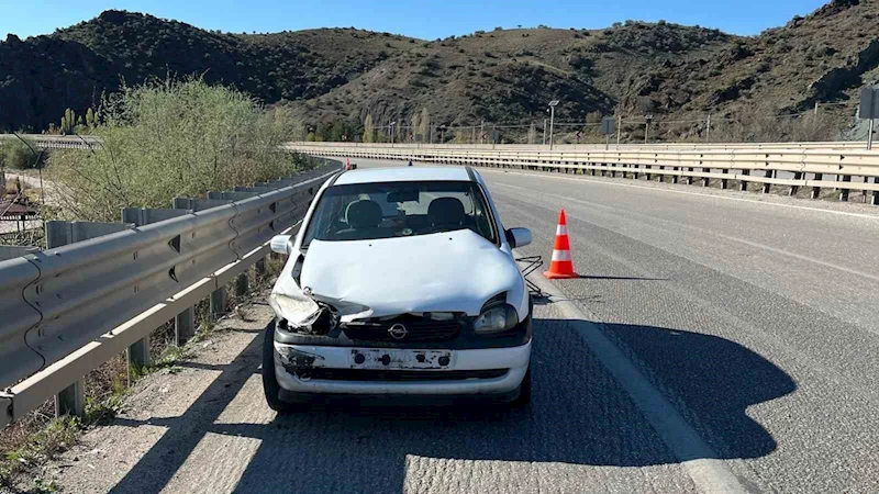 Kırıkkale’de otomobil bariyerlere çarptı: 1 yaralı
