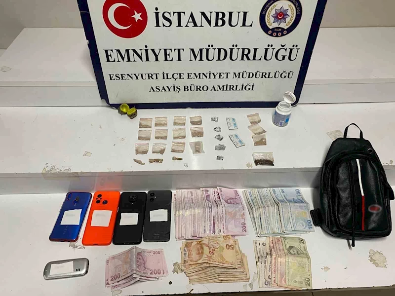 Esenyurt’ta uyuşturucu ticareti yapanlara polis baskını: 4 gözaltı, çikolatalı bonzai ele geçirildi
