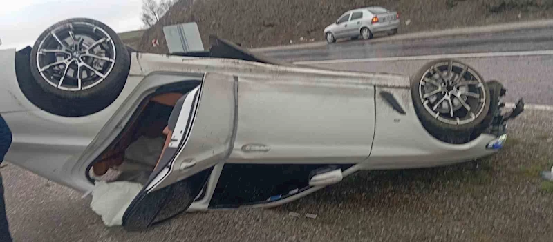 Yozgat’ta lüks otomobil takla attı: 3 yaralı
