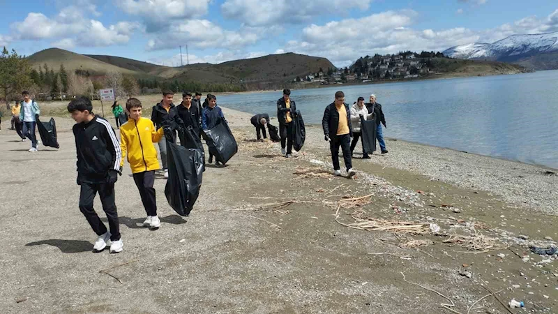 Elazığ Hazar Gölü çevresinde temizlik yapıldı
