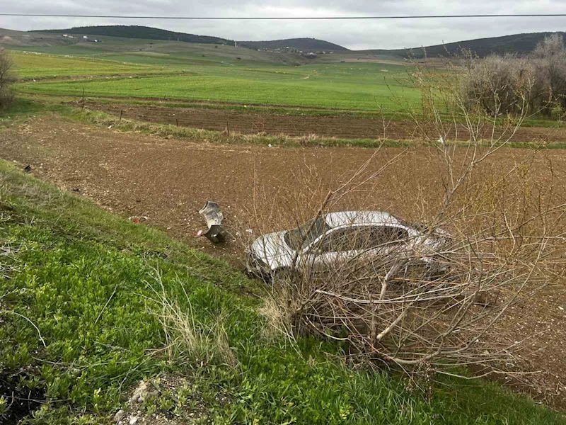 Şarampole uçan aracın sürücüsü yara almadı
