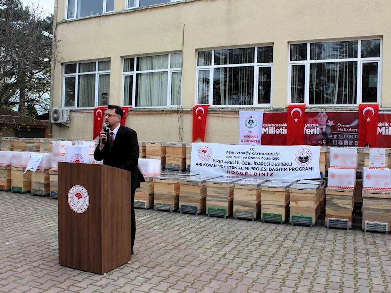 Kırklareli’nde arıcılara kovan ve petek dağıtıldı
