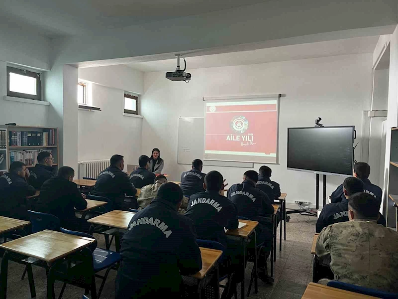 Bayburt’ta jandarma personeline ‘Kadına Şiddetle Mücadele’ eğitimi verildi

