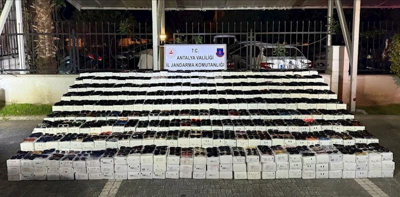 Manavgat’ta 58 bin adet kaçak güneş gözlüğü ele geçirildi
