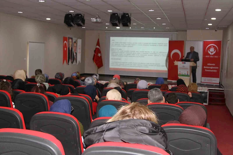 Erzurum’da aile yılı söyleşileri: Ailede şiddetsiz otorite ve koruyucu aile konuşuldu
