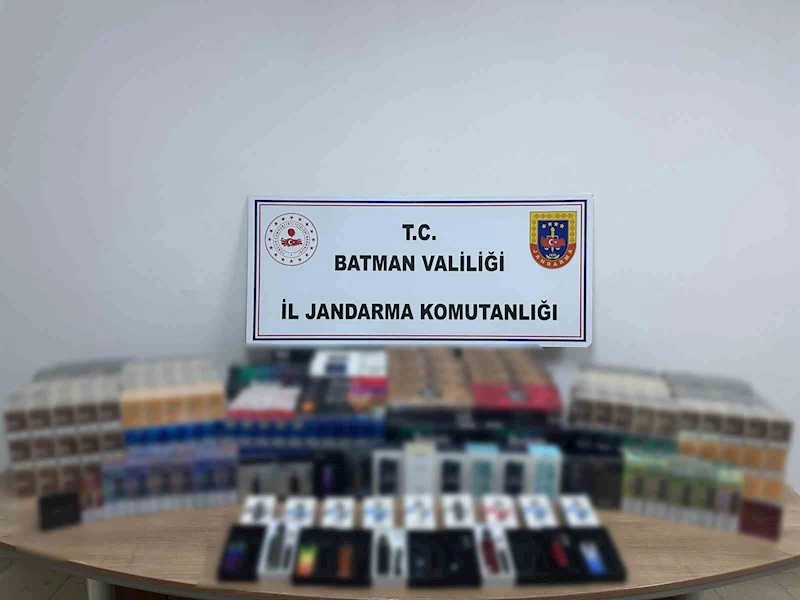 Kargo önünde pusuya yatan jandarma, kaçakçıları suç üstü yakaladı
