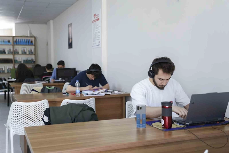 Gülnar’da öğrenciler için sessiz ve konforlu okuma salonu
