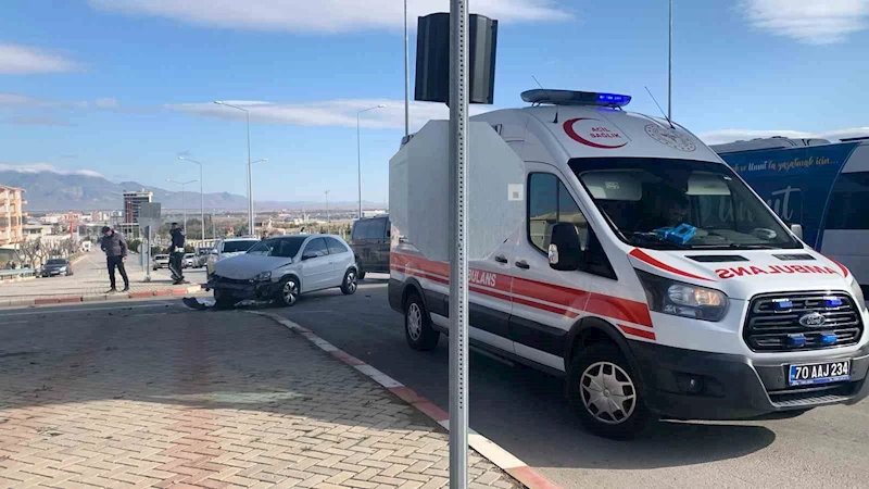 Karaman’da iki otomobil çarpıştı: 1 yaralı
