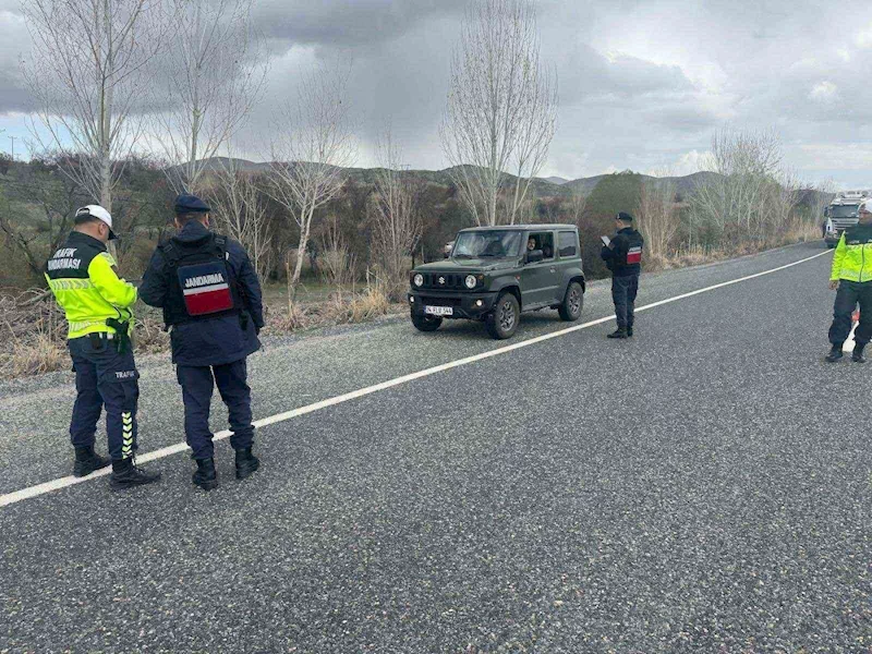 Elazığ’da jandarmadan huzur ve güven uygulaması: 18 şahıs yakalandı
