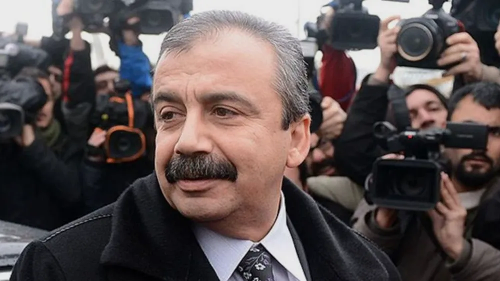 Sırrı Süreyya Önder kalp krizi geçirdi! Önder