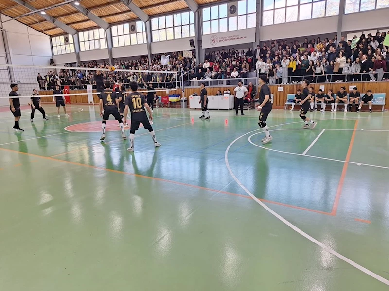 Sivrihisar’da Liseler Arası Erkek Voleybol Şampiyonası tamamlandı
