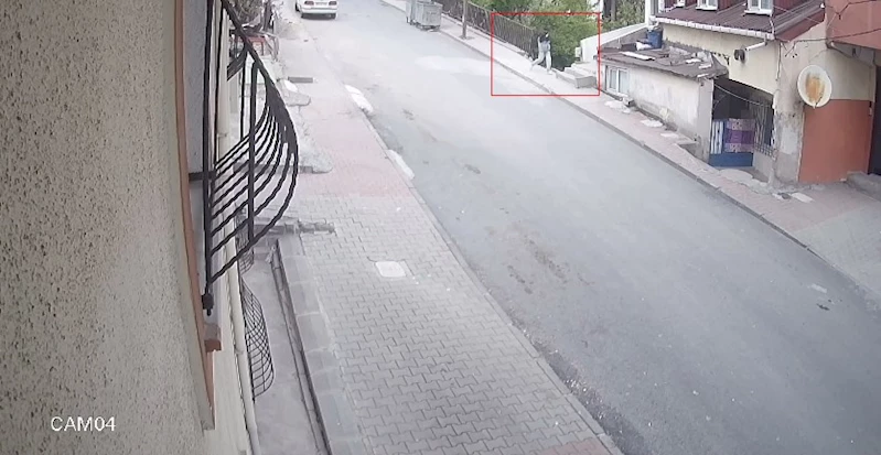 Beğendiği ayakkabıyı çalmak için geri döndü, o anlar kamerada
