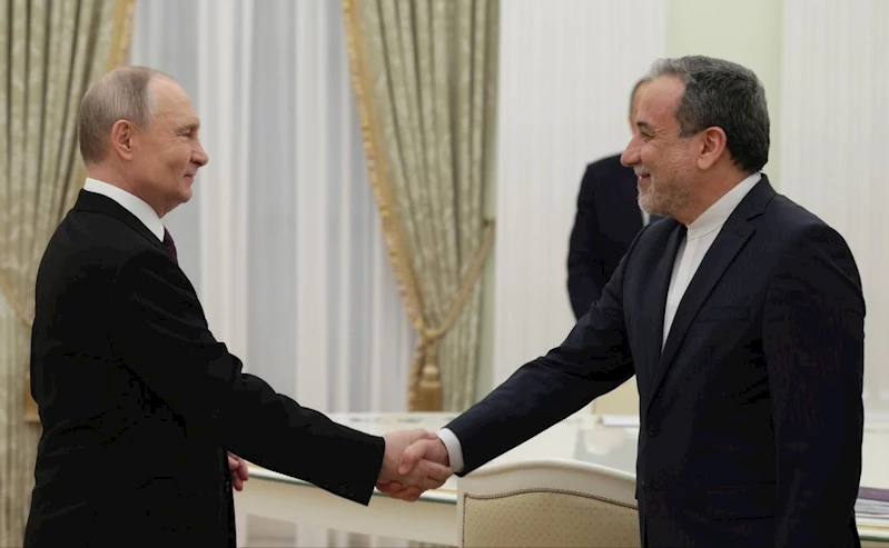 Putin, İran Dışişleri Bakanı Arakçi ile bir araya geldi
