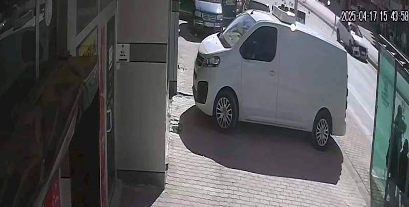 Konya’da otomobilin çarptığı çocuğun öldüğü kaza anı kamerada
