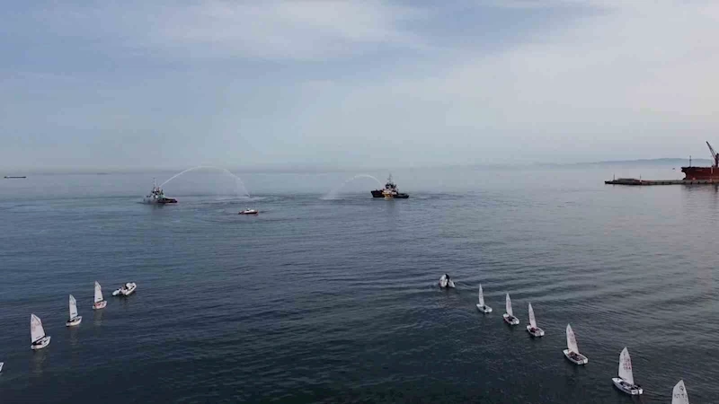Marmara Denizi’nde yelken ve römorkör şov
