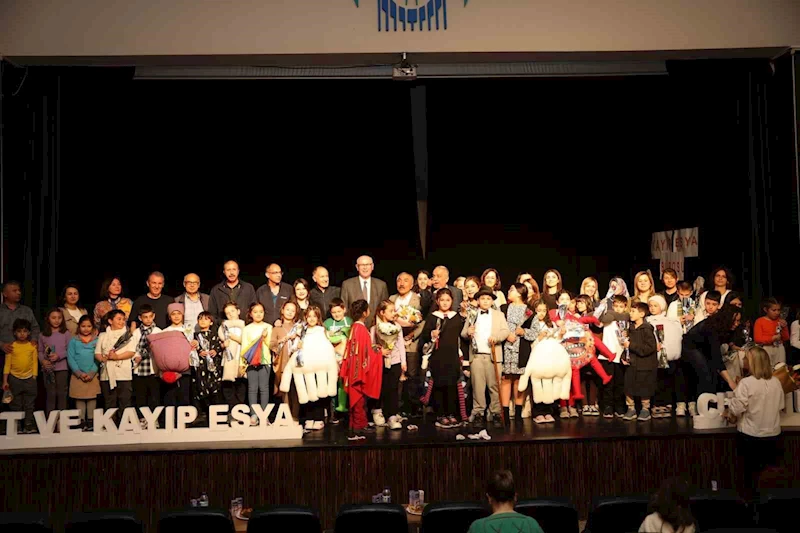 Başkan Kazım Kurt, minik tiyatrocuların heyecanına ortak oldu
