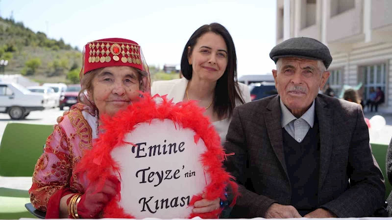 Hiç evlenmeyen 69 yaşındaki Emine ninenin kına gecesi hayali gerçek oldu
