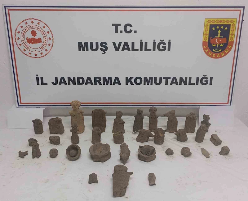 Muş’ta tarihi eser kaçakçılığına suçüstü: 42 tarihi obje ele geçirildi
