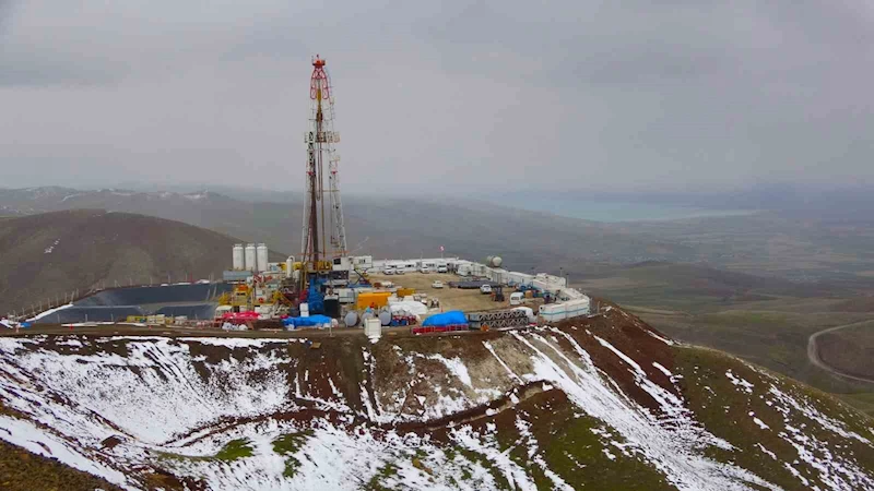 Van’da petrol arayışı: 200 tonluk dev sondaj kulesi kuruldu
