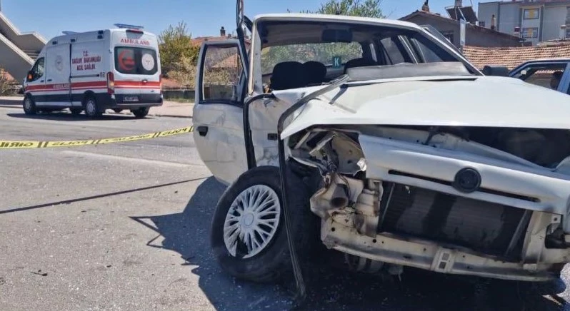 Konya’da hasta taşıyan ambulans ile otomobil çarpıştı: 2 yaralı
