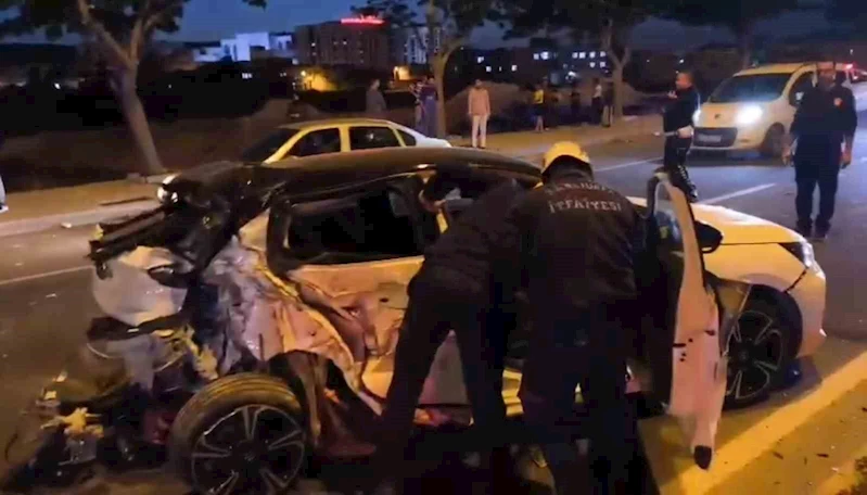 Şanlıurfa’da kamyonet ile otomobil çarpıştı: 4 yaralı

