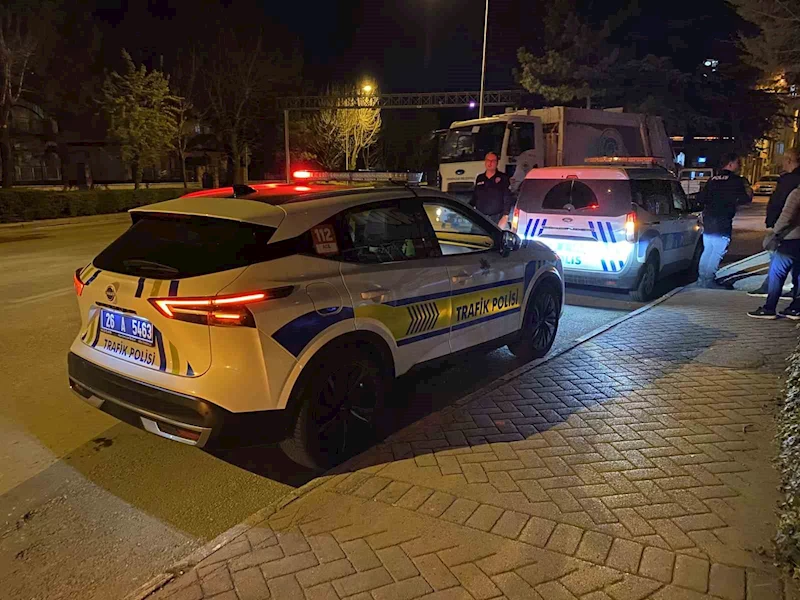 Motosiklete çarpan otomobil olay yerinden kaçtı: 1 yaralı

