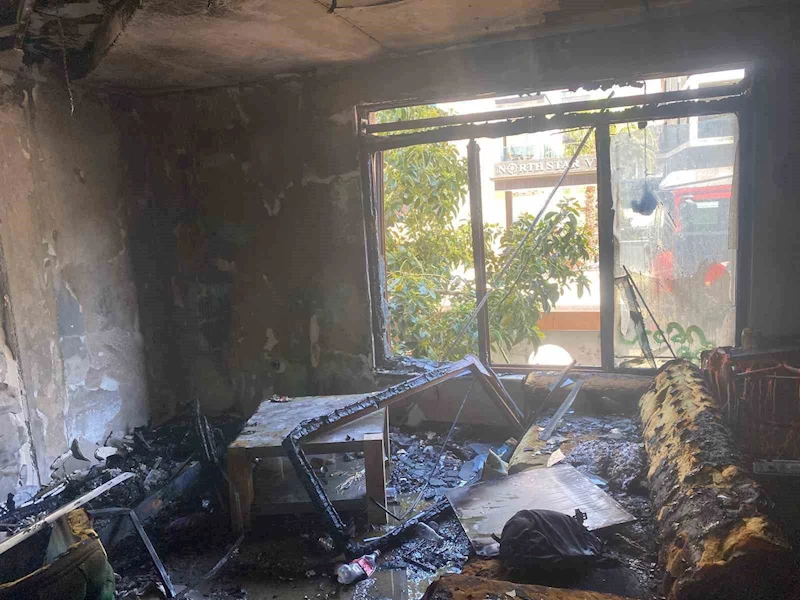 Alanya’da apartman dairesinde çıkan yangında 1 kişi dumandan etkilendi
