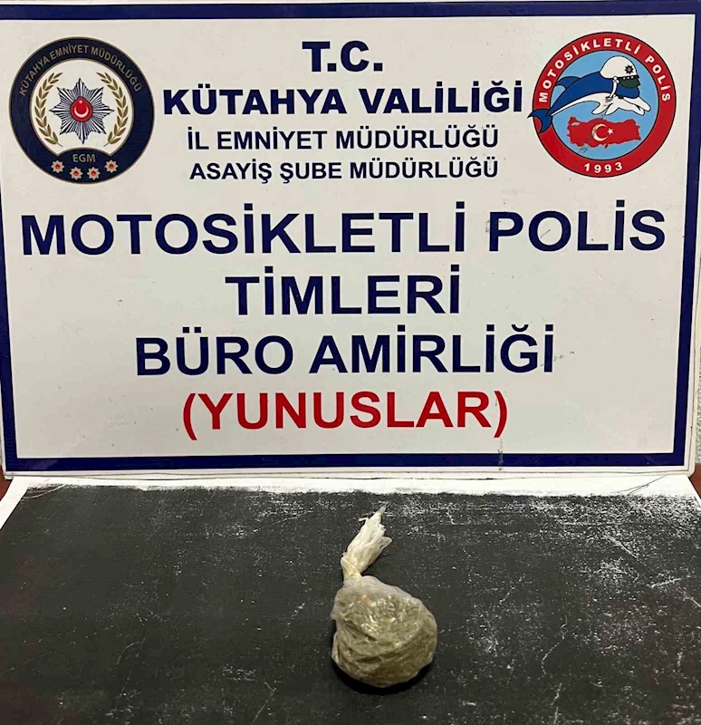 Kütahya’da Yunus Timleri bir şahsın üzerinde uyuşturucu ele geçirdi
