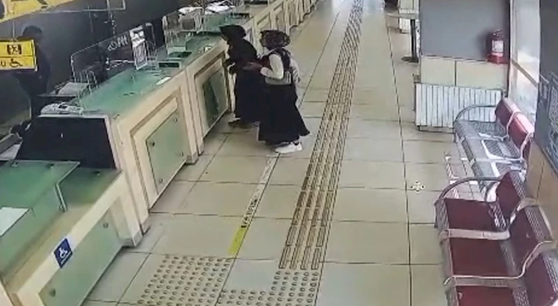 Siverek’te 2 kadın, yerde bulduğu bin 250 doları sahibine ulaştırdı
