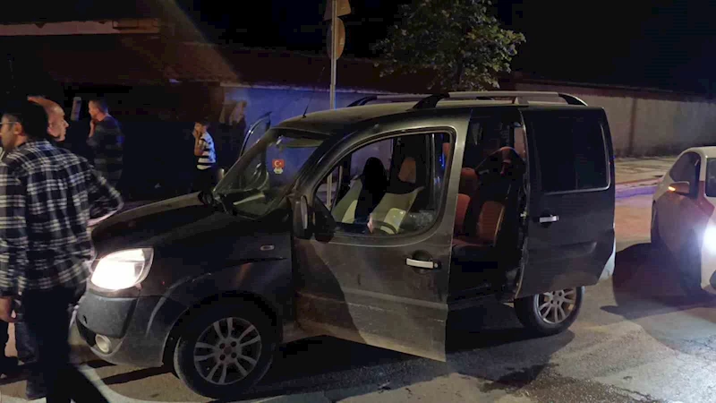 Seyir halindeki aracı kurşuna dizdiler: 1 ağır yaralı
