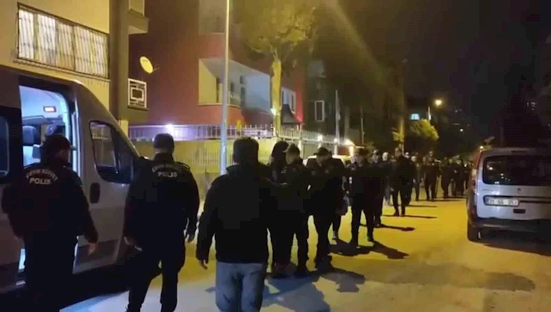 Kumar oynarken yakalanan şahsın aklına ilk gelen polise kimlik sormak oldu
