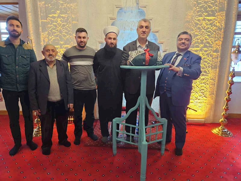 Sivrihisar Ulu Camii’ne Saç-ı Şerif’i bağışladı
