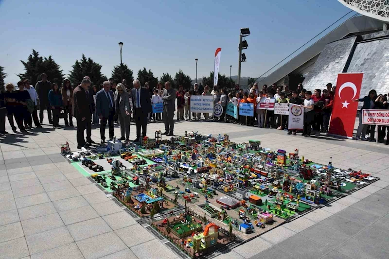 Öğrenciler 23 Nisan coşkusu ile Lego şehir inşa ettiler
